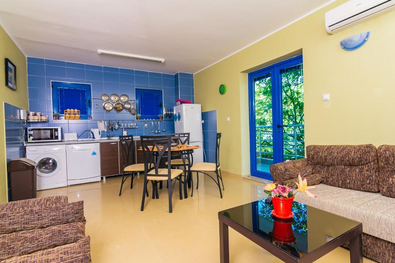 Villa Sea-N-Sun, 7 Bedrooms & Pool, Nearby Portonovi Marina. Ðenovići Exteriör bild